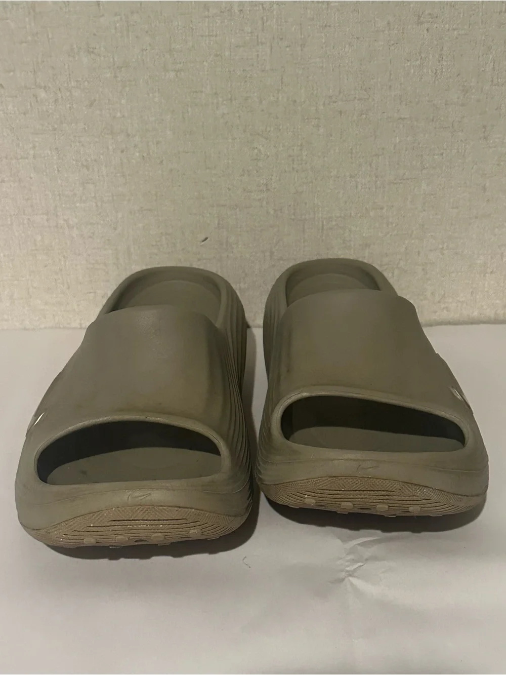 Nike Men’s 11 Beige React8 Rejuven8 Slip-On Slide Sandals